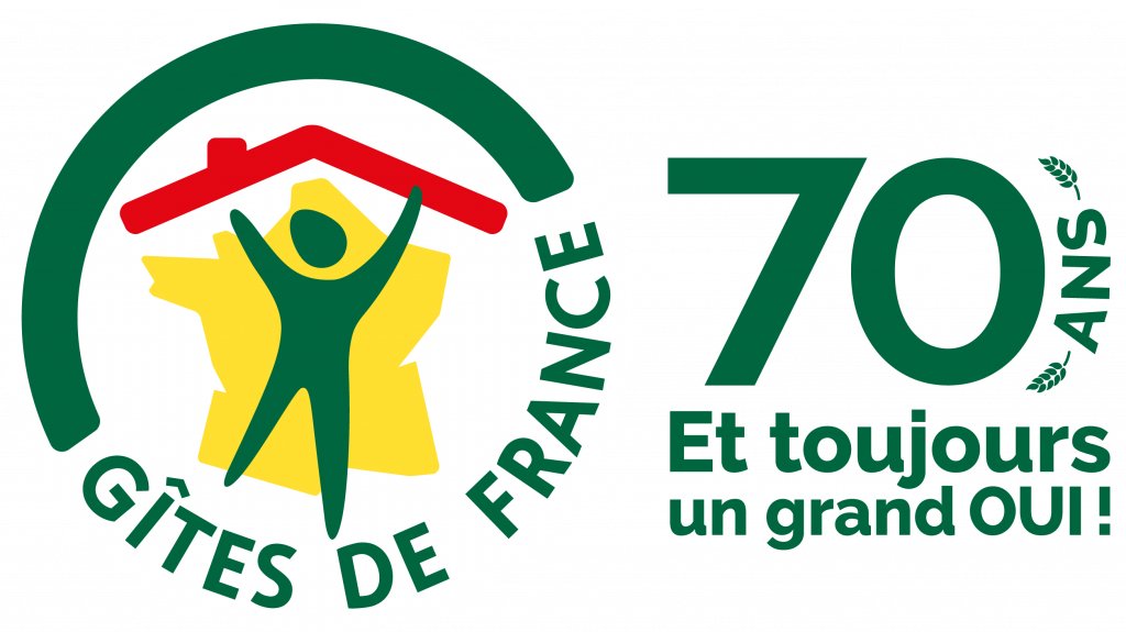 Logo Gîtes de France célébrant les 70 ans du réseau avec la mention « 70 ans et toujours un grand OUI ! ».