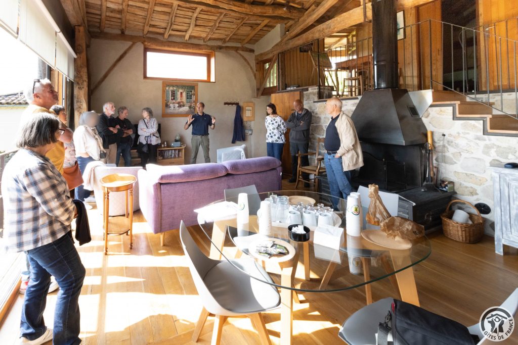 Rencontre entre propriétaires lors d’une journée d’échanges organisée par Gîtes de France Ariège.
